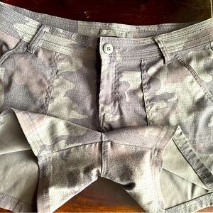 prana camo shorts with front and back pockets